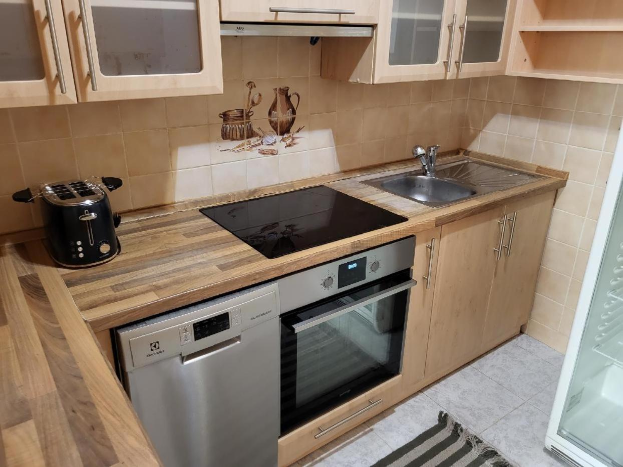 Sunflower Prague Apartments And Suites ภายนอก รูปภาพ